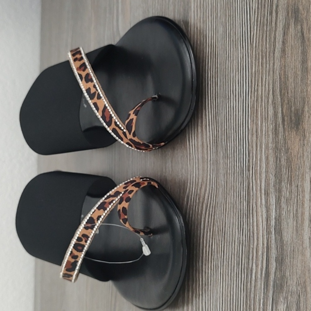 Italian Shoemakers Black and Leopard Sandals - Picture 12 of 13